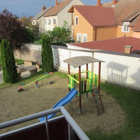 Zafir Sziget Apartman Sárvár Exteriör bild