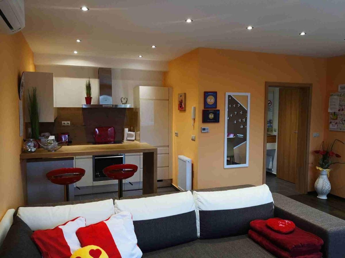 Zafir Sziget Apartman Sárvár Exteriör bild