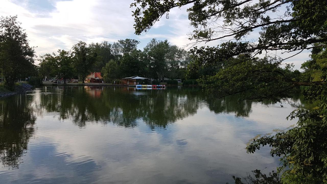 Zafir Sziget Apartman Sárvár Exteriör bild