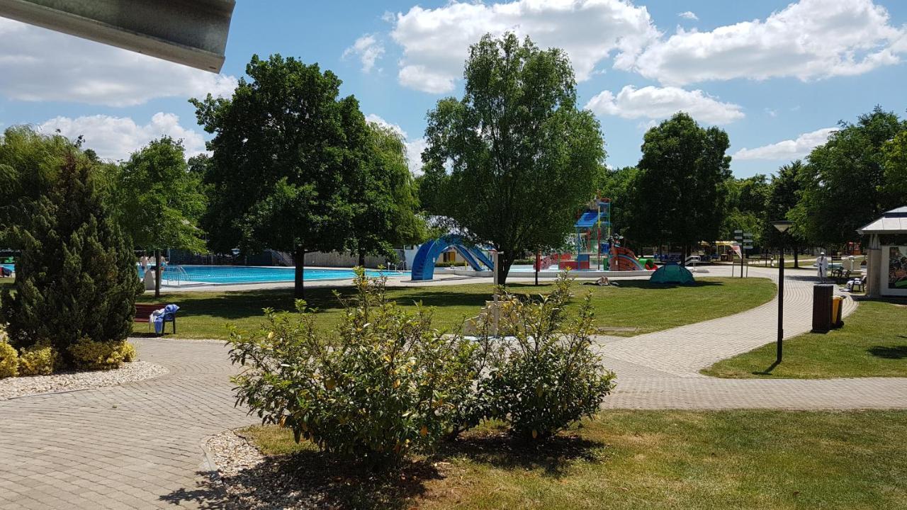 Zafir Sziget Apartman Sárvár Exteriör bild