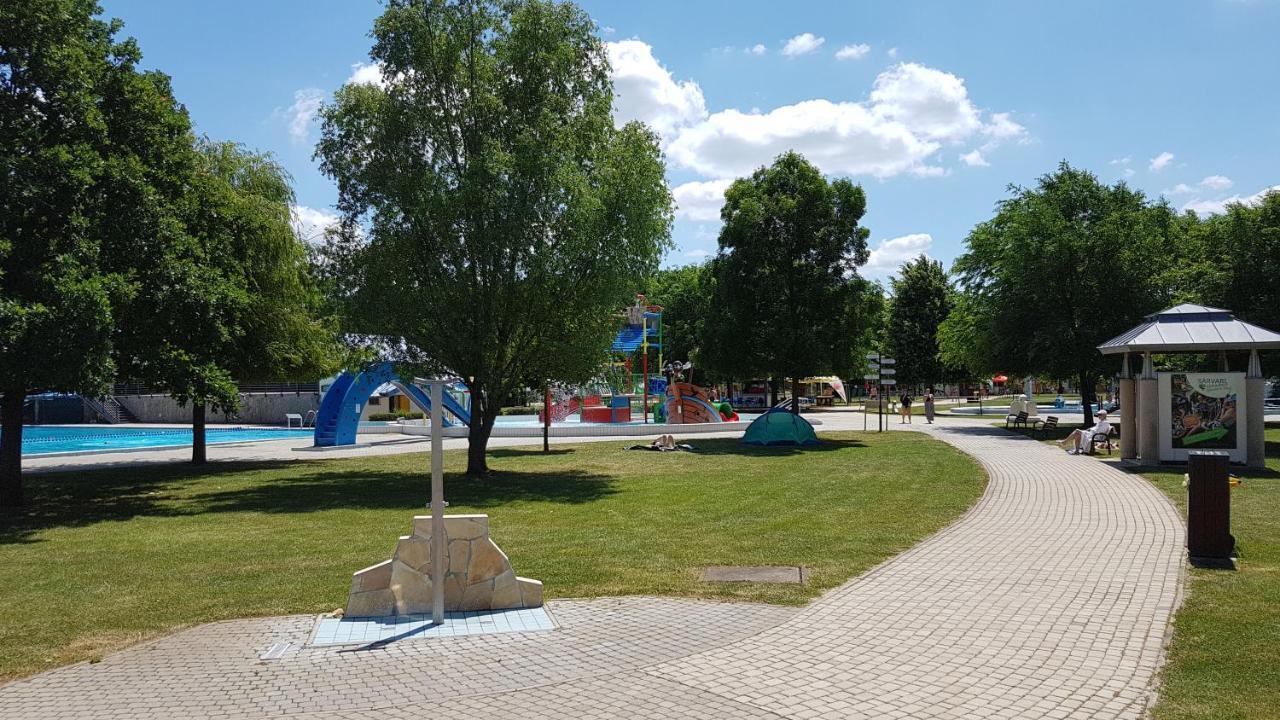 Zafir Sziget Apartman Sárvár Exteriör bild