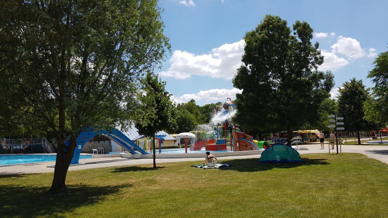 Zafir Sziget Apartman Sárvár Exteriör bild