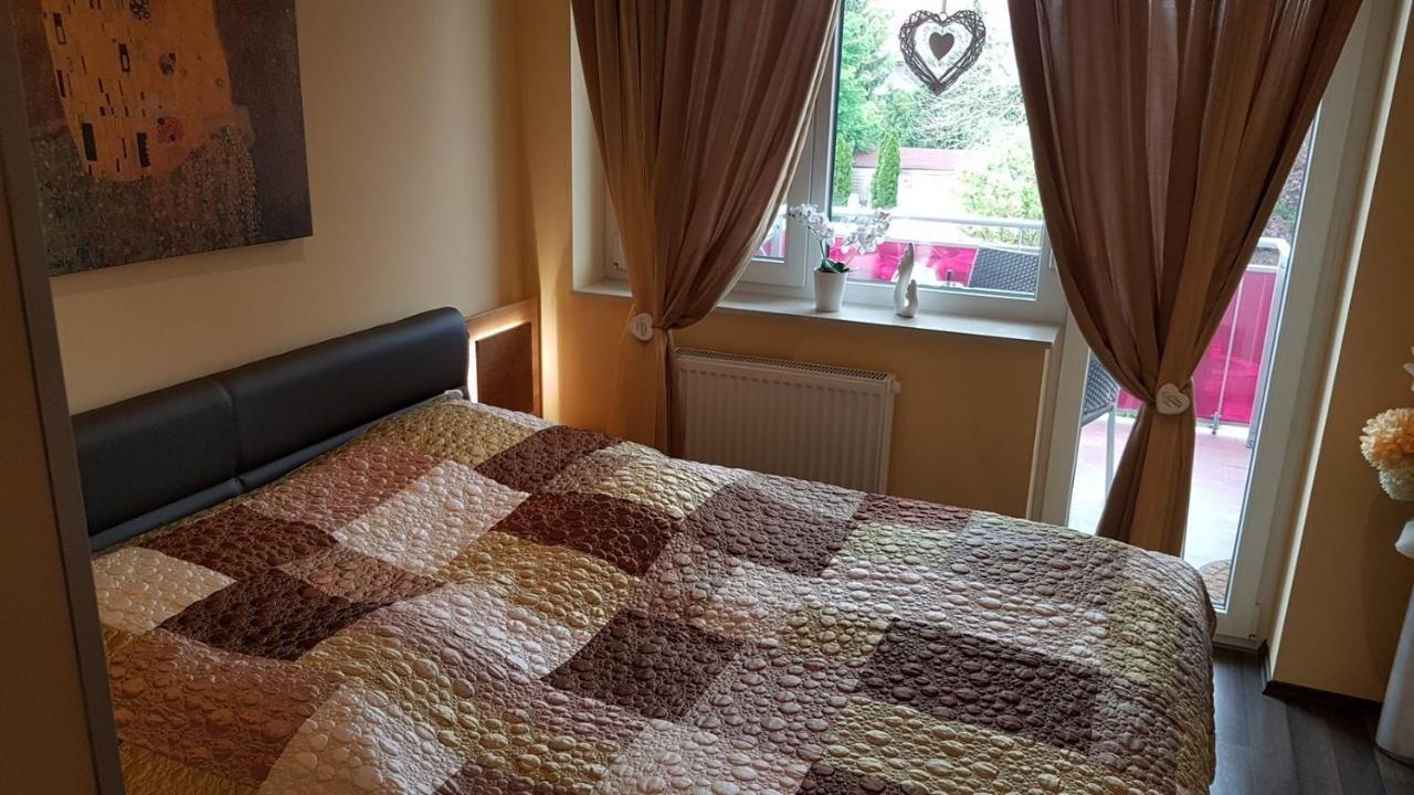 Zafir Sziget Apartman Sárvár Exteriör bild