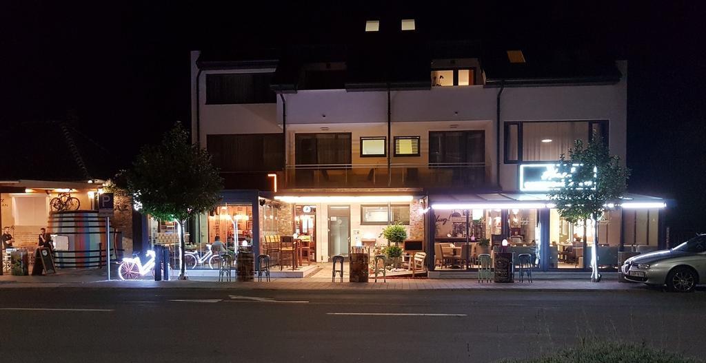 Zafir Sziget Apartman Sárvár Exteriör bild