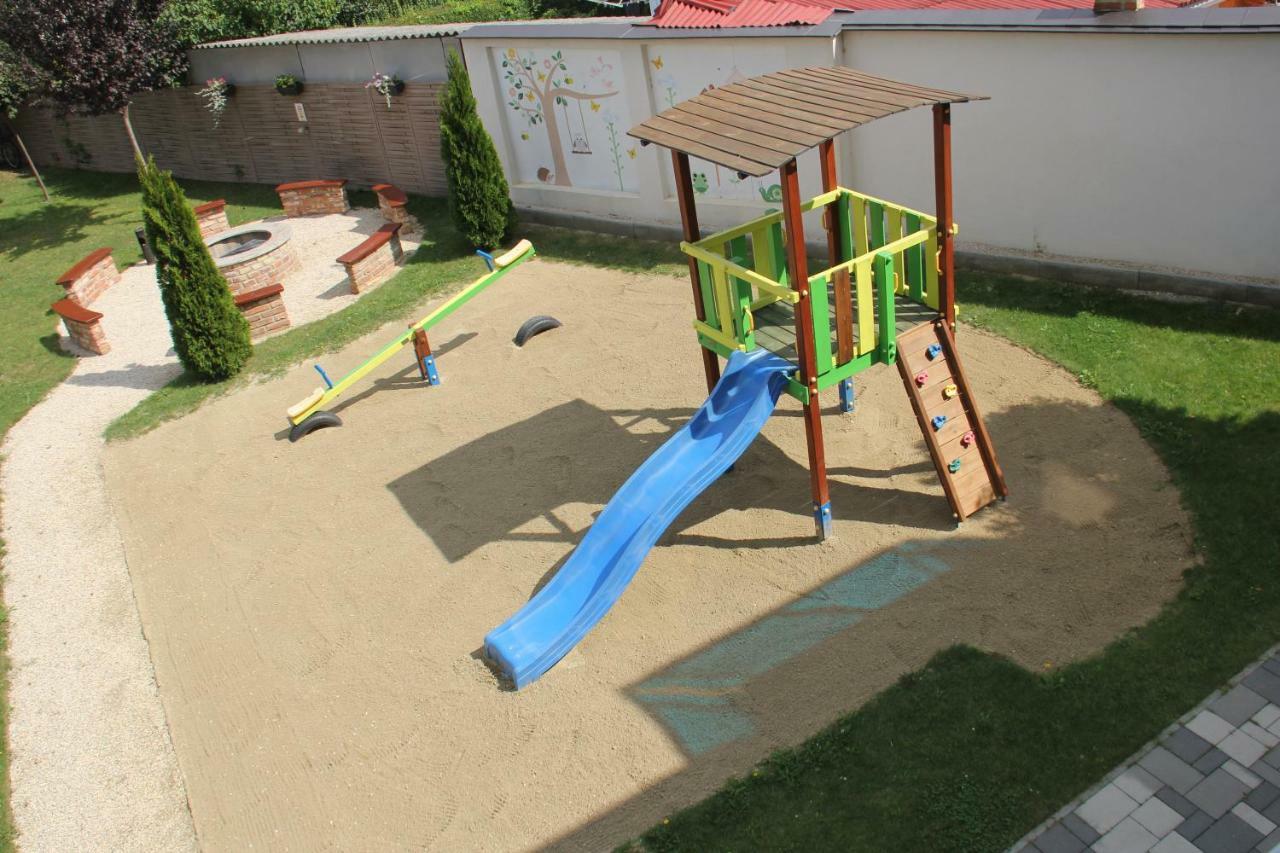 Zafir Sziget Apartman Sárvár Exteriör bild